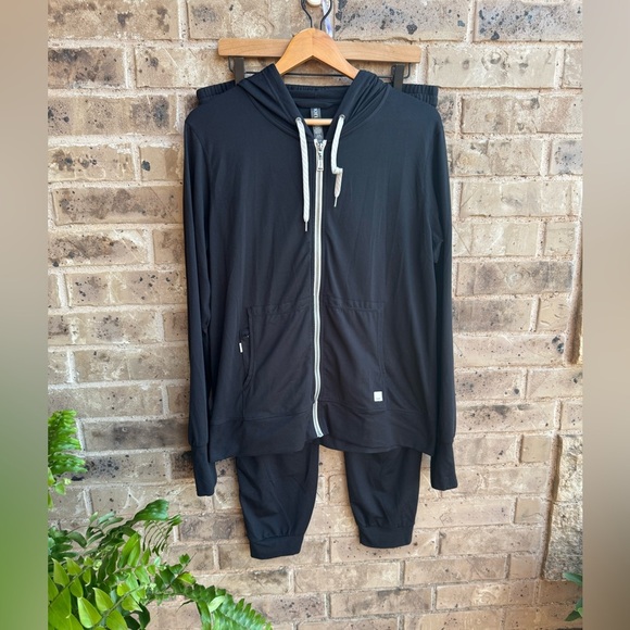 VUORI Set
Halo Performance Hoodie 2.0 & Performance Jogger Black Sz XL - Picture 3 of 12